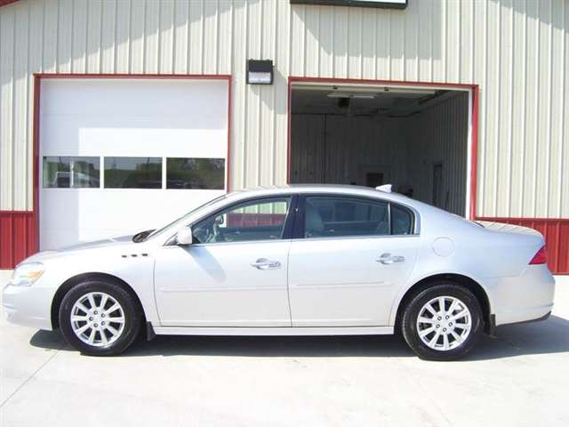 Buick Lucerne 2011 photo 2